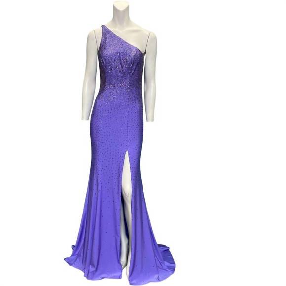 FAVIANA Dresses & Skirts - NEW FAVIANA one shoulder gown in lilac